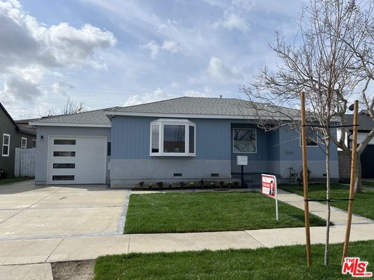 Attached, Exterior, Facade, Ranch