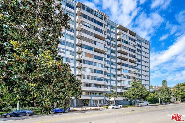 Exterior, Facade, Condo Building