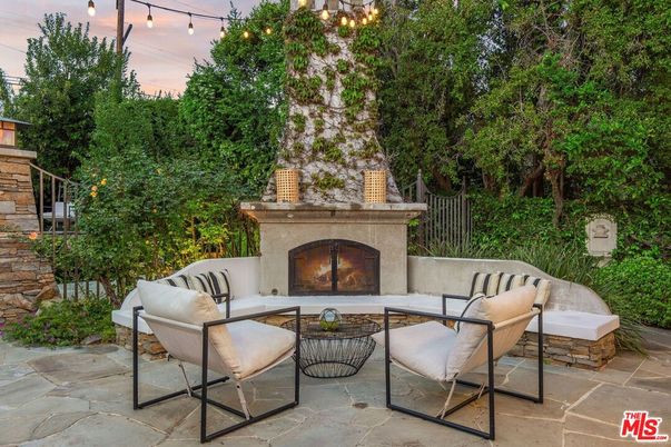 Exterior, Fireplace