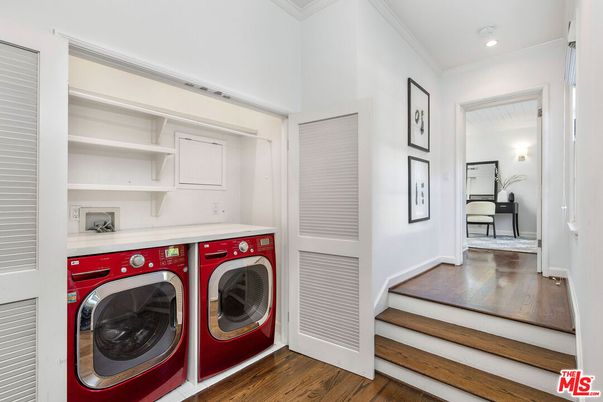 Interior, Recessed Lighting, Utility Closets, Washer, Wood Texture Flooring