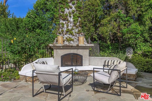 Exterior, Fireplace