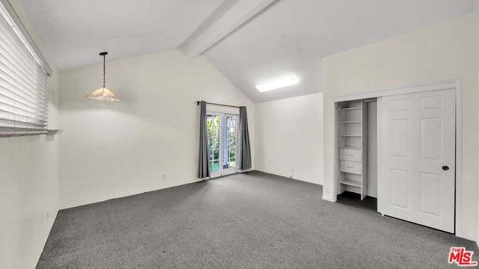 Empty room, Interior, Pendant Lights