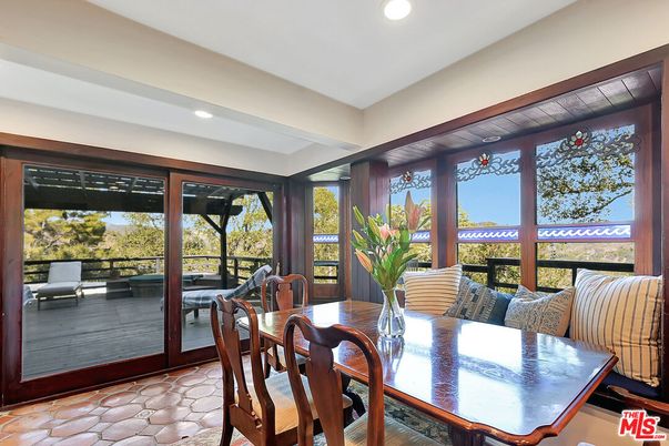 Dining room, Interior, Recessed Lighting