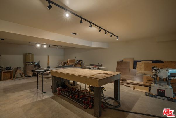 Game Room, Interior