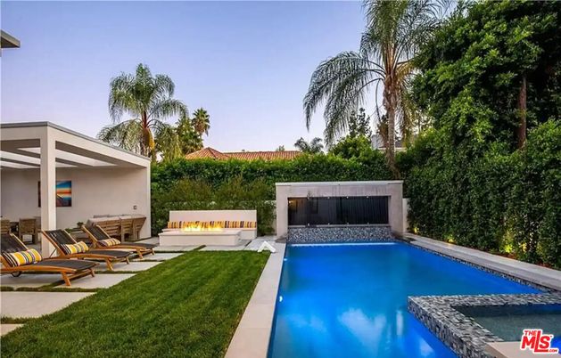 Backyard, Exterior, Pool