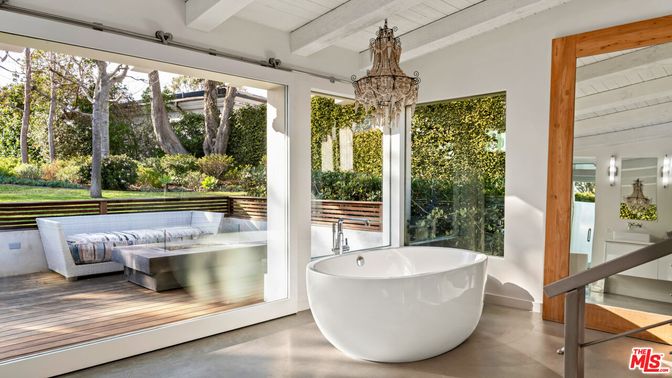 Bathroom, Free Standing Baths, Interior