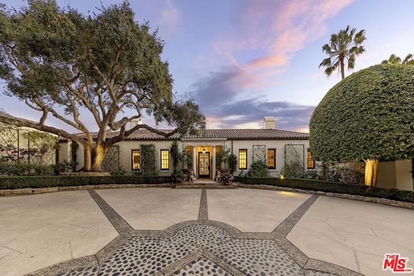 Backyard, Exterior, Facade, Mediterranean