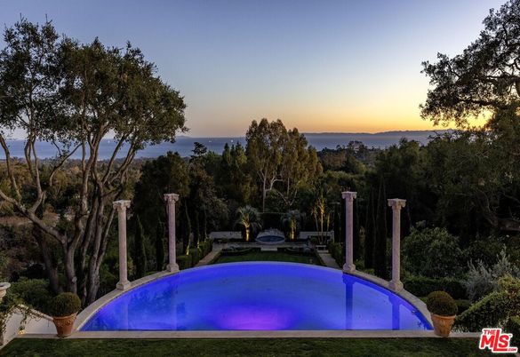 Exterior, Pool, Water