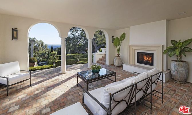 Exterior, Fireplace