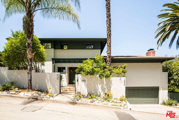 Attached, Exterior, Facade, Modern
