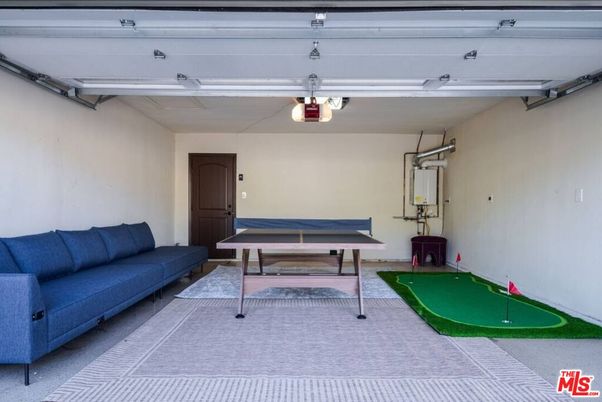 Game Room, Garage, Interior