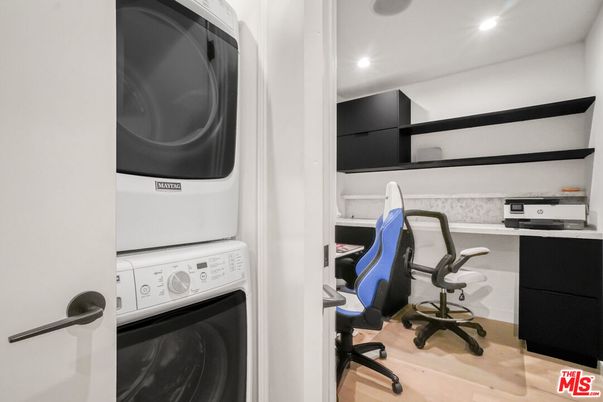 Interior, Recessed Lighting, Utility Closets, Washer, Wood Texture Flooring