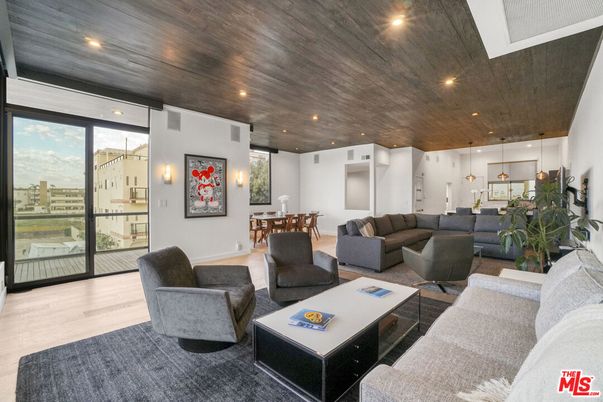 Dining room, Interior, Living room, Pendant Lights, Recessed Lighting, Wooden Ceilings, Wood Texture Flooring