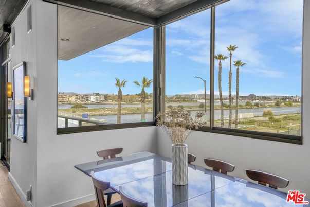 Dining room, Interior, Water