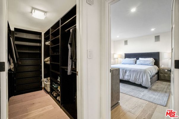 Bedroom, Interior, Recessed Lighting, Walk-in Closets, Wood Texture Flooring