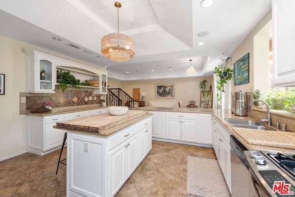 Chandelier, Interior, Kitchen, Pendant Lights, Recessed Lighting, Stainless Steel Appliances