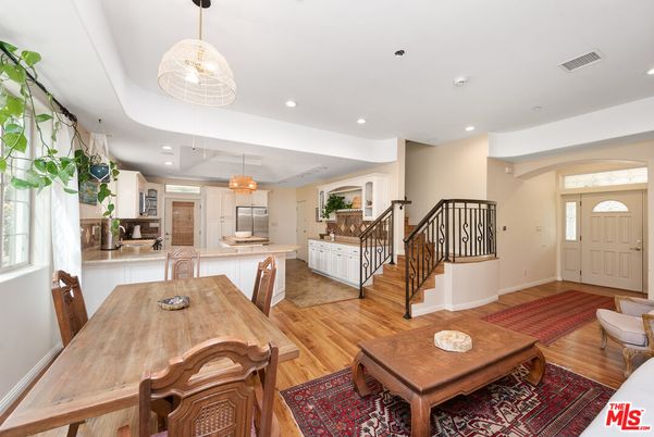 Chandelier, Dining room, Interior, Kitchen, Pendant Lights, Recessed Lighting, Wood Texture Flooring