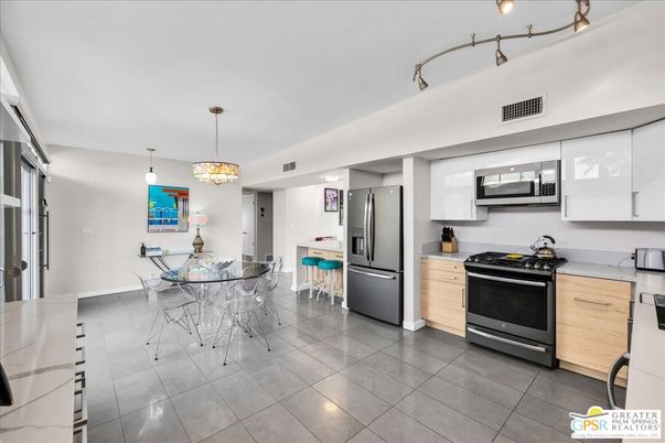 Chandelier, Dining room, Interior, Kitchen, Pendant Lights, Stainless Steel Appliances