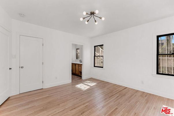 Empty room, Interior, Pendant Lights, Wood Texture Flooring