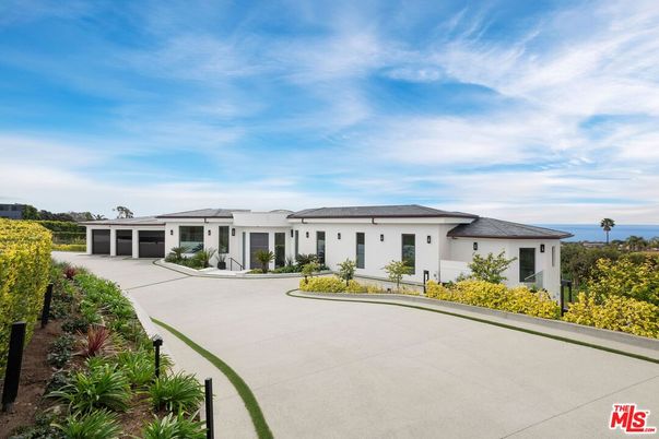 Backyard, Exterior, Facade, Water, Ranch