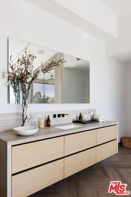 Bathroom, Dual Sink Vanities, Interior, Wood Texture Flooring