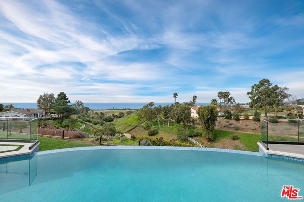 Exterior, Pool, Water