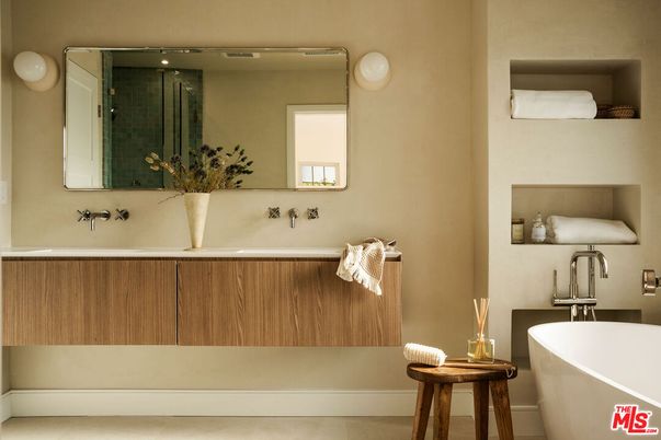 Bathroom, Free Standing Baths, Interior