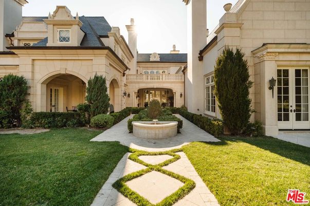 Backyard, Exterior, Facade, French Provincial