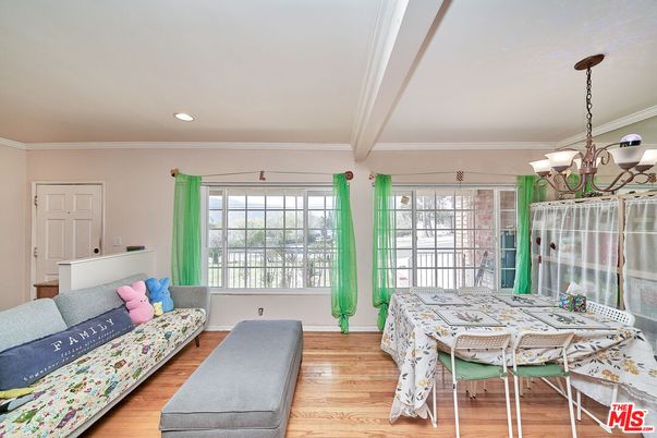Chandelier, Dining room, Interior, Recessed Lighting, Wood Texture Flooring