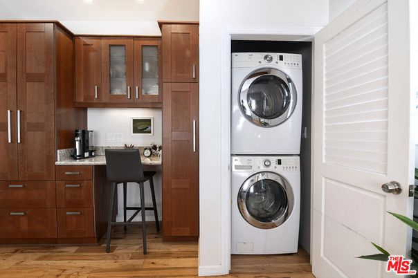 Interior, Recessed Lighting, Utility Closets, Washer, Wood Texture Flooring