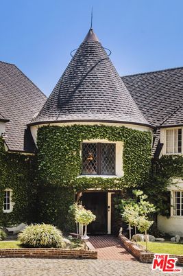 Exterior, Facade, French Provincial