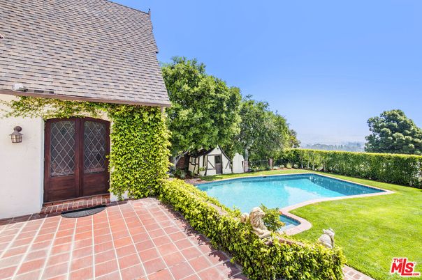 Exterior, Pool
