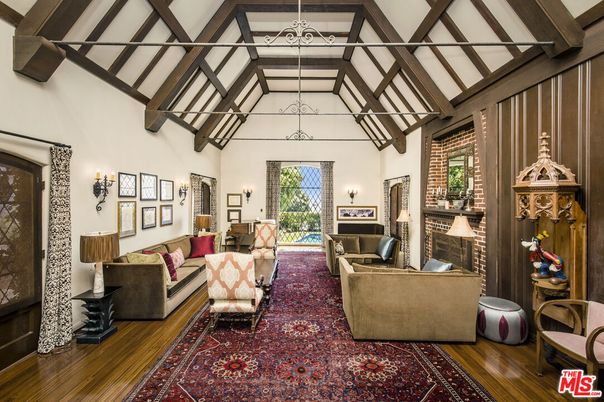 Interior, Living room, Pendant Lights, Wooden Beams, Wood Texture Flooring
