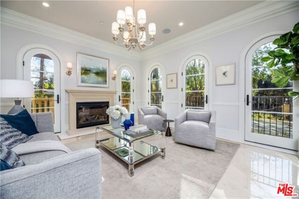 Chandelier, Fireplace, Interior, Living room, Recessed Lighting