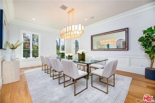 Chandelier, Dining room, Interior, Recessed Lighting, Wood Texture Flooring