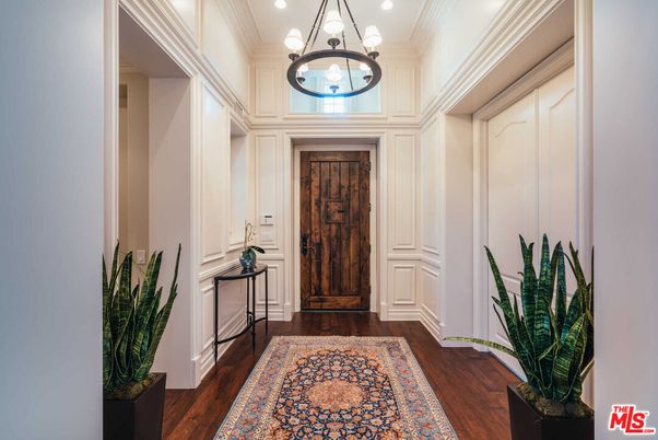 Chandelier, Interior, Pendant Lights, Recessed Lighting, Wood Texture Flooring
