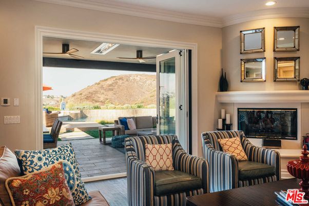Fireplace, Interior, Living room, Recessed Lighting