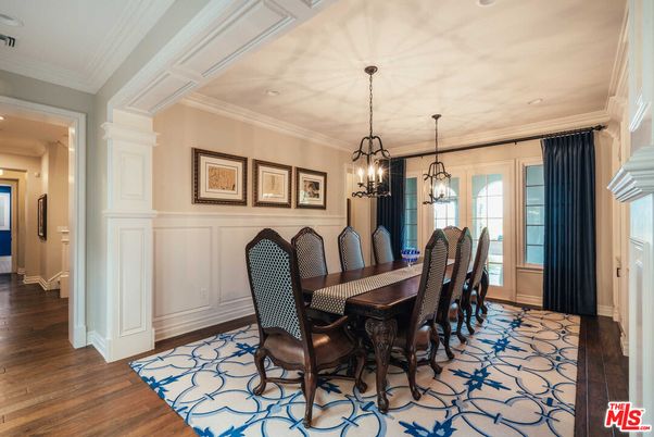 Chandelier, Dining room, Interior, Recessed Lighting, Wood Texture Flooring