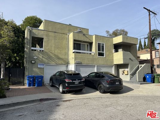 Attached, Exterior, Facade, Modern