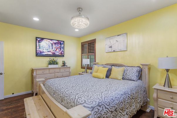 Bedroom, Chandelier, Interior, Recessed Lighting, Wood Texture Flooring