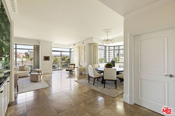 Chandelier, Dining room, Interior, Living room, Pendant Lights