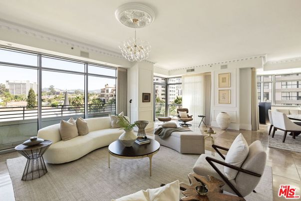 Chandelier, Dining room, Interior, Living room