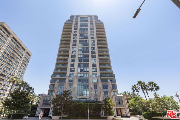 Exterior, Facade, Condo Building