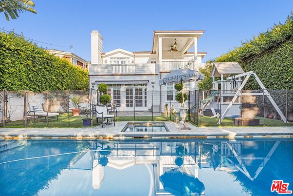 Exterior, Playground, Pool