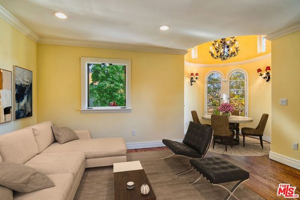 Chandelier, Dining room, Interior, Living room, Recessed Lighting, Wood Texture Flooring