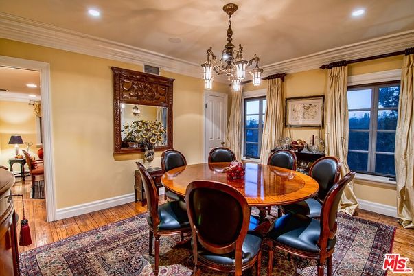 Chandelier, Dining room, Interior, Recessed Lighting, Wood Texture Flooring
