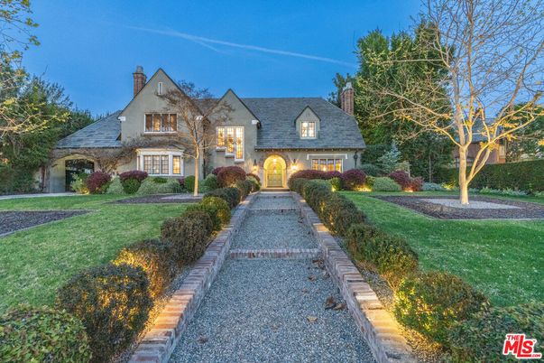Backyard, Exterior, Facade, French Provincial