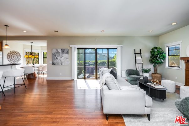 Dining room, Interior, Living room, Pendant Lights, Recessed Lighting, Wood Texture Flooring