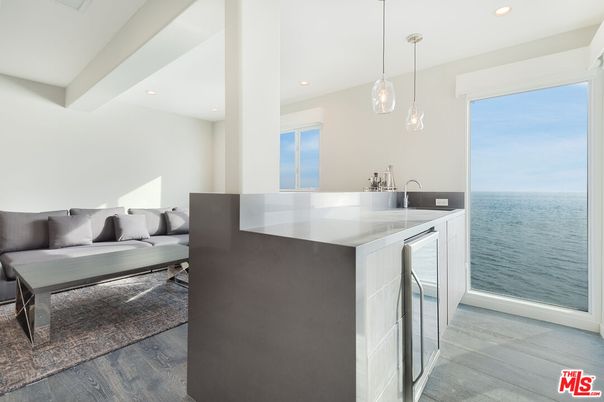 Interior, Kitchen, Living room, Pendant Lights, Recessed Lighting, Water, Wood Texture Flooring