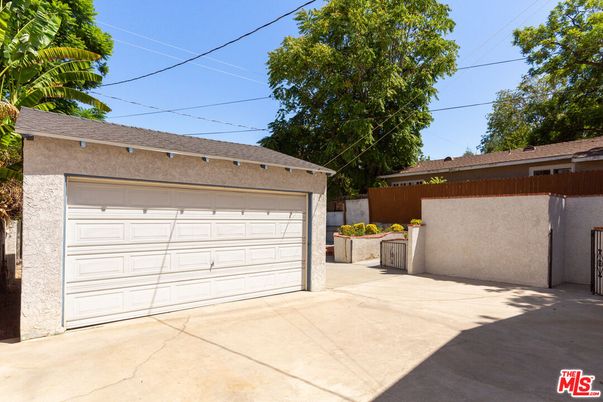 Detached Garage, Exterior